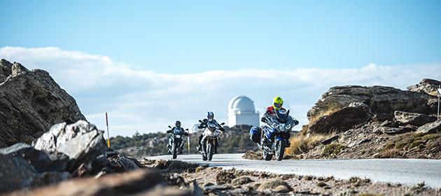 Vivre des tours sur route grandioses à travers les montagnes d’Andalousie ou alors vivre « la sensation GS » en dehors des routes goudronnées ? Vous avez le choix !