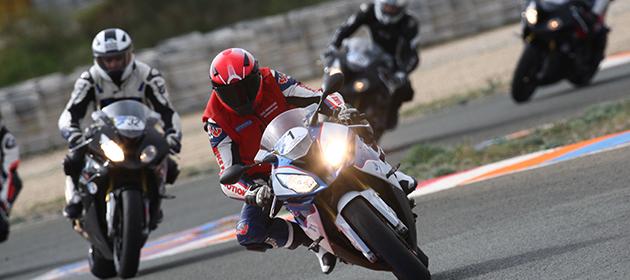 Rennstrecken-Test auf dem Circuito de Almeria / Circuito de Andalucia